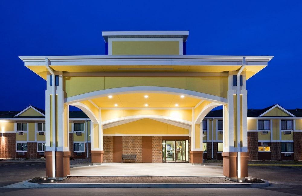 Select Inn Fargo2