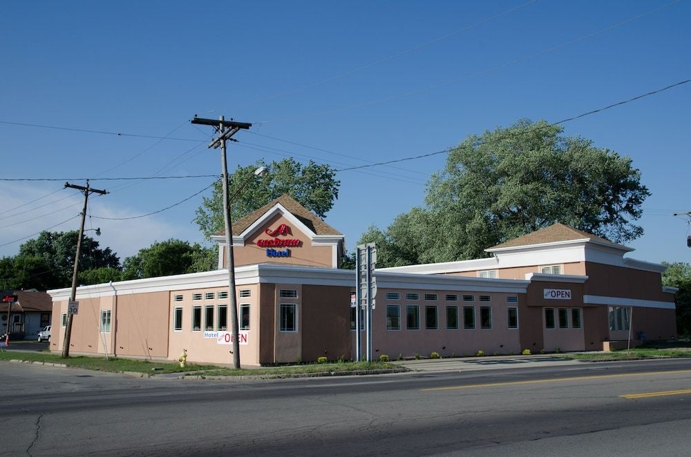 AAshram Hotel by Niagara River1