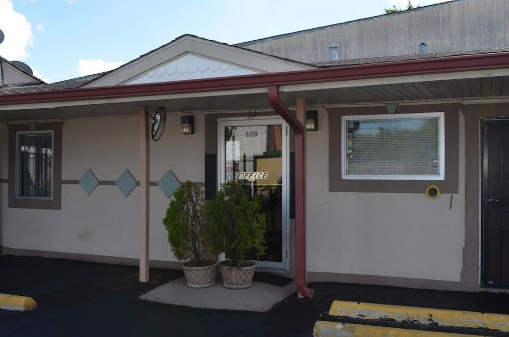 ECONOMY INN2