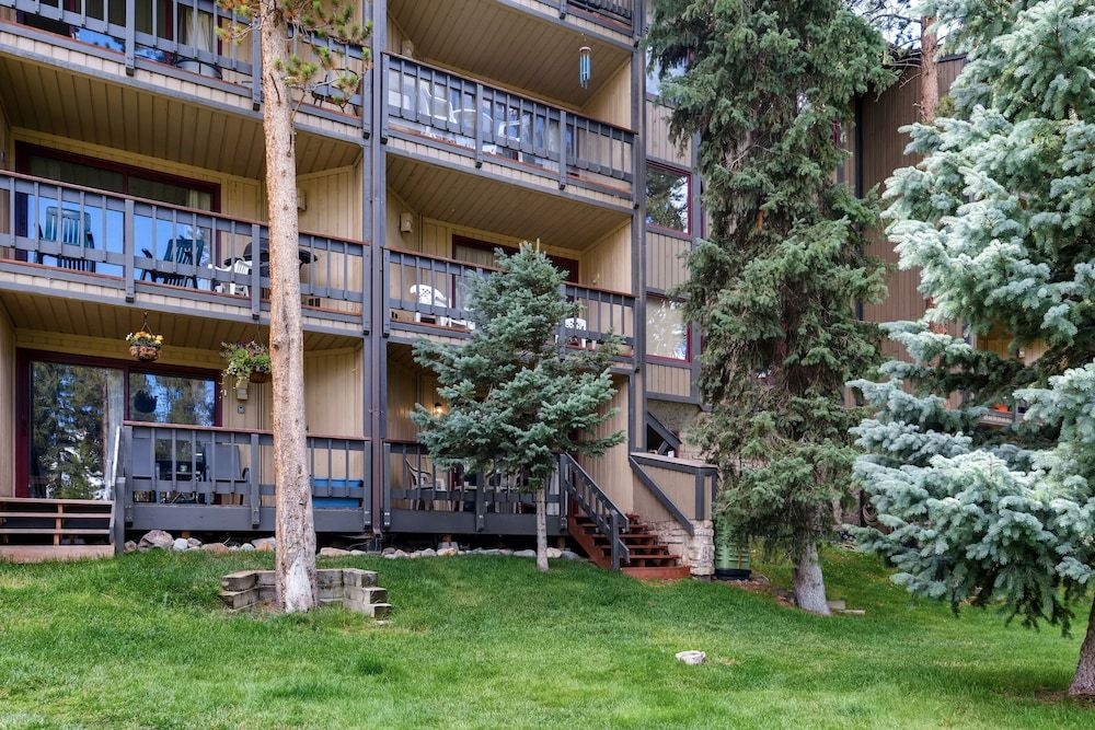 Atrium Condos by Ski Country Resorts4