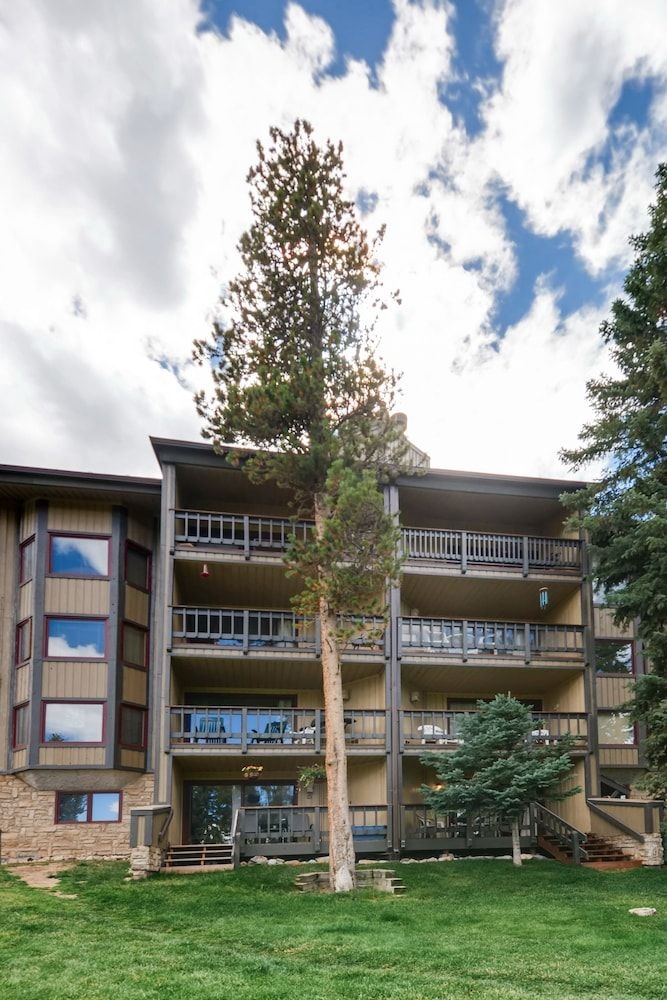 Atrium Condos by Ski Country Resorts2