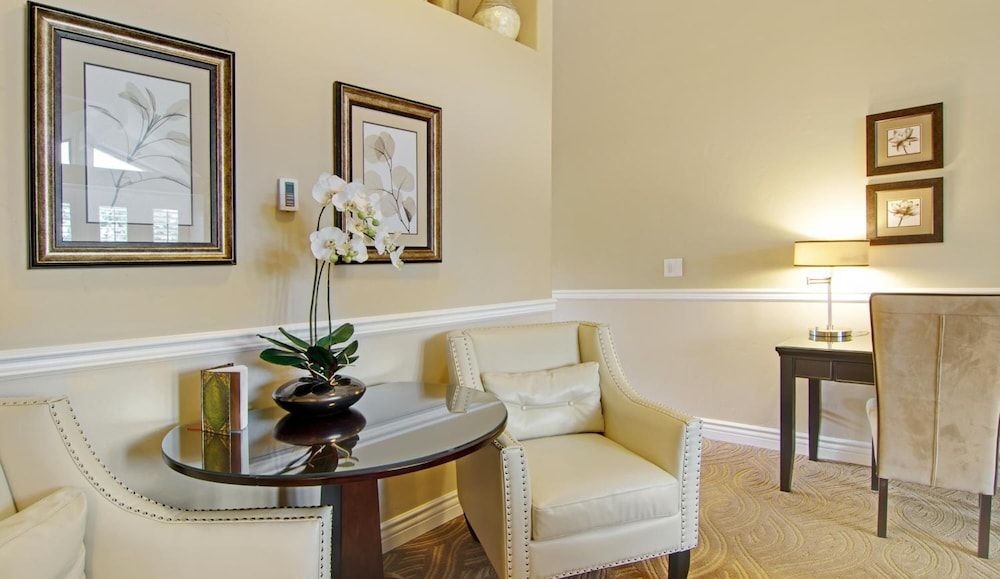 Carriage House Inn3