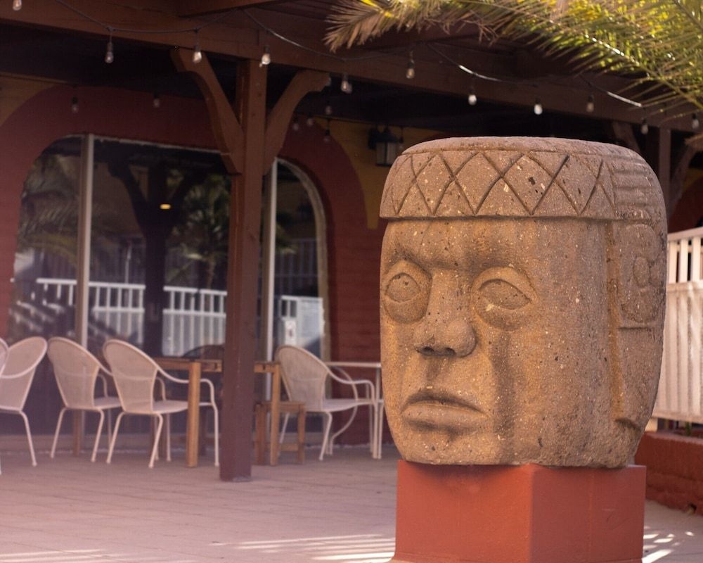 Americana Hotel2