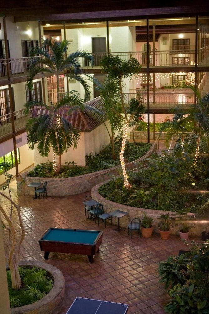 MCM Elegante Suites2