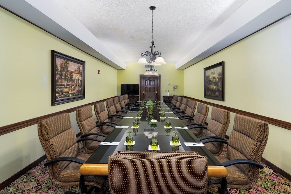 MCM Elegante Suites4
