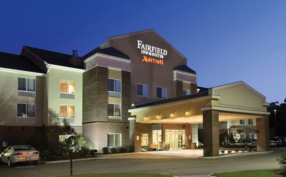 Fairfield Inn & Suites by Marriott Weirton0