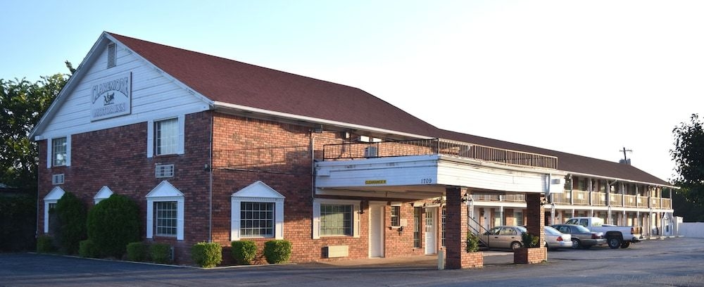 Claremore Motor Inn2
