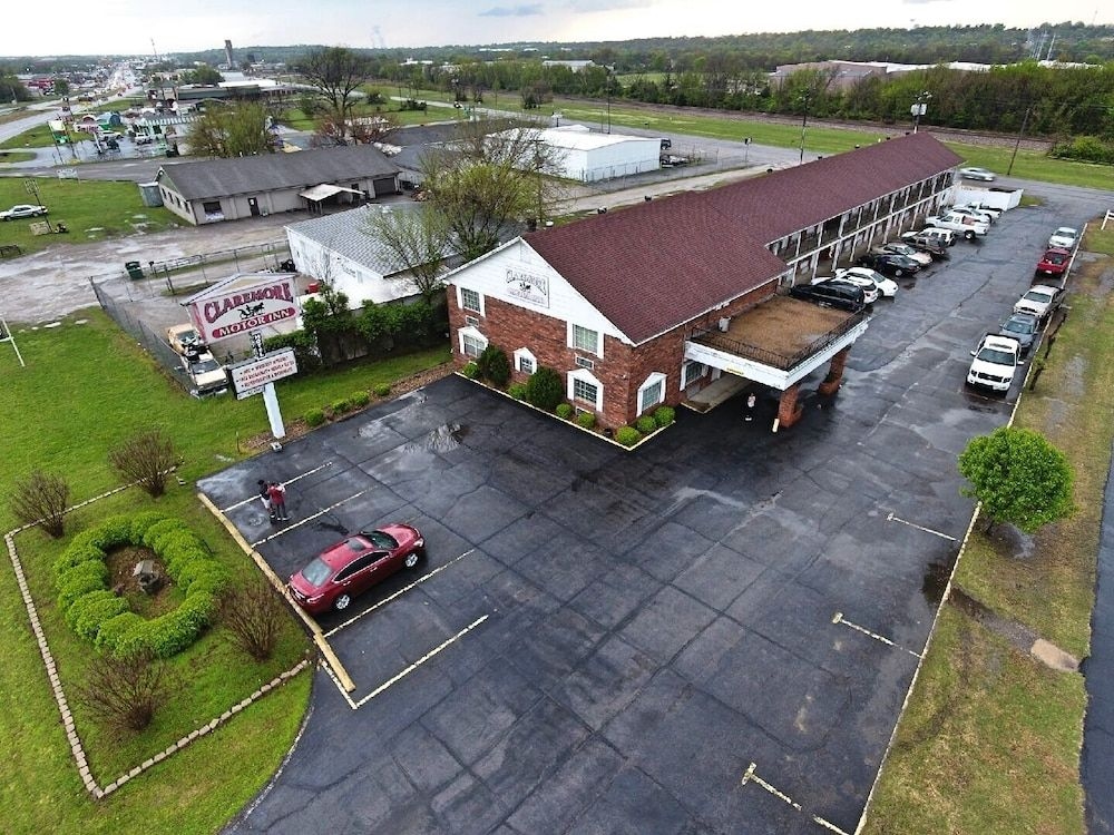 Claremore Motor Inn0