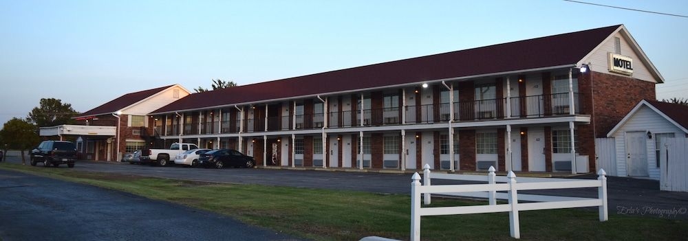 Claremore Motor Inn3
