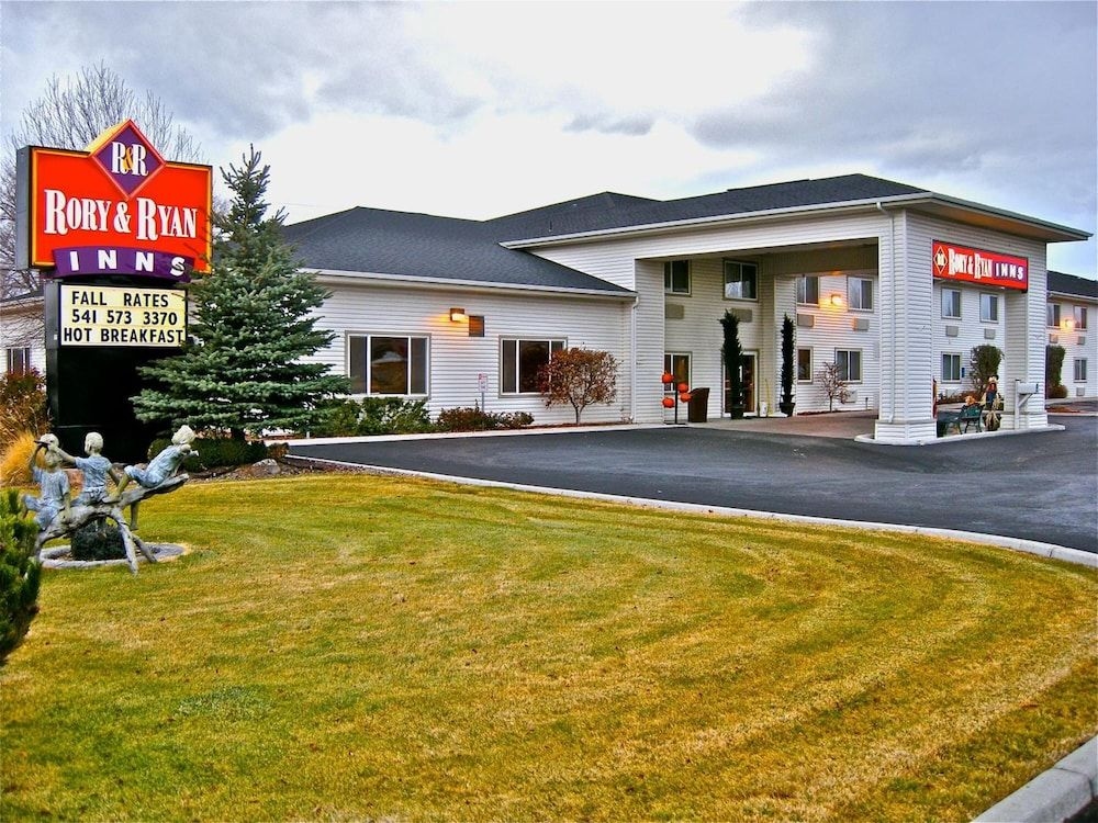 Rory & Ryan Inn3