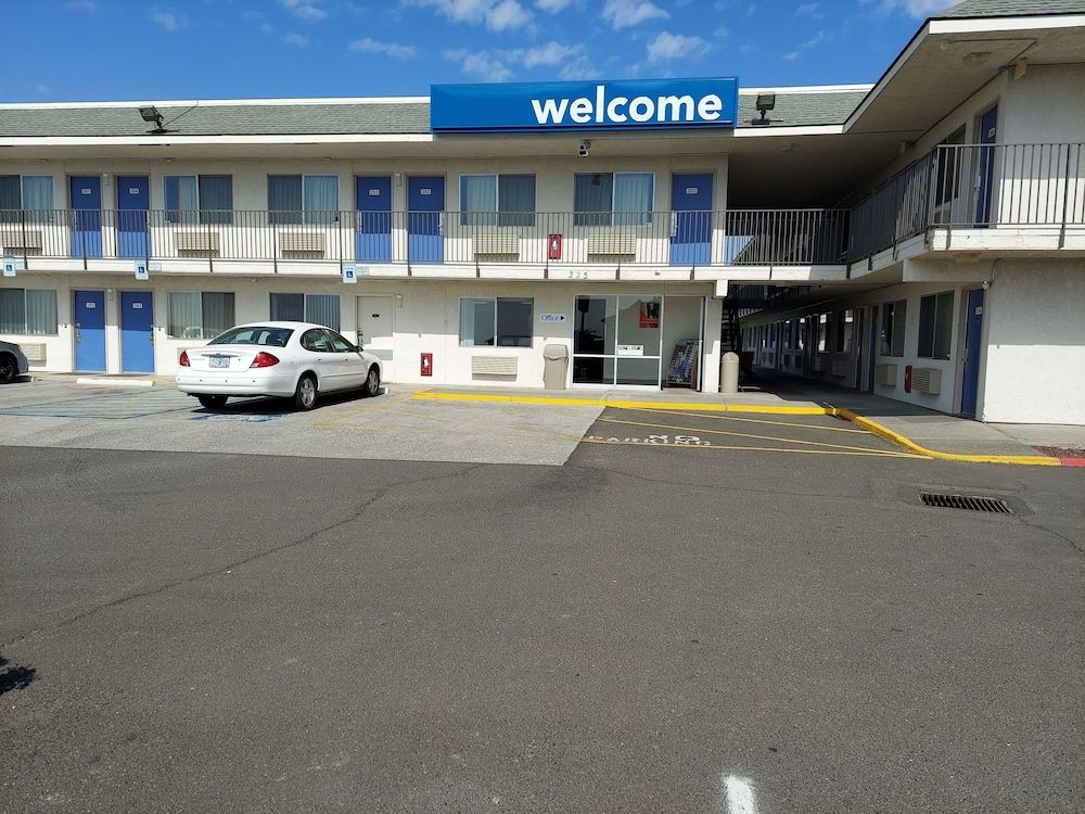 Motel 6 Pendleton3