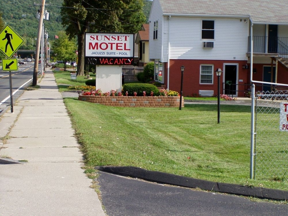 Sunset Motel0