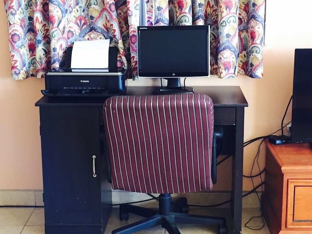 Texas Inn & Suites2