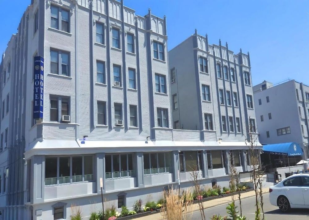 Long Beach Hotel3