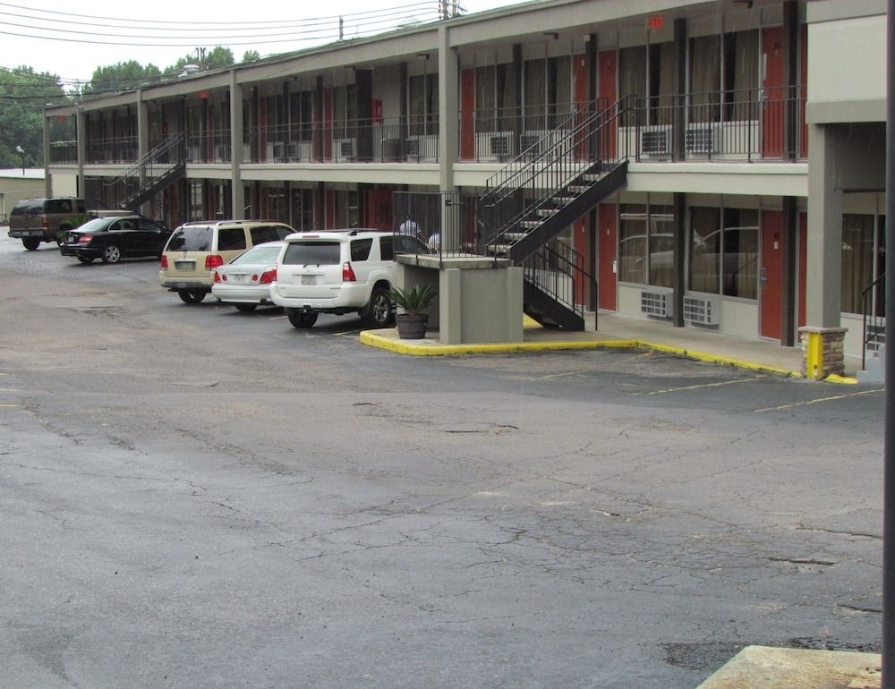 Red Carpet Inn1