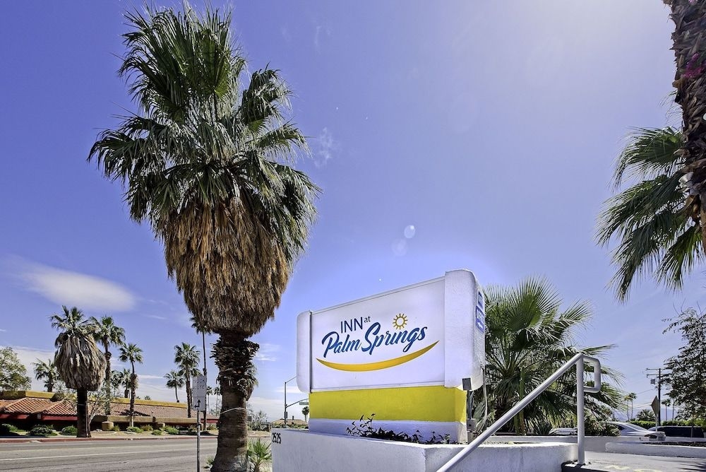 The New Palm Springs Inn0