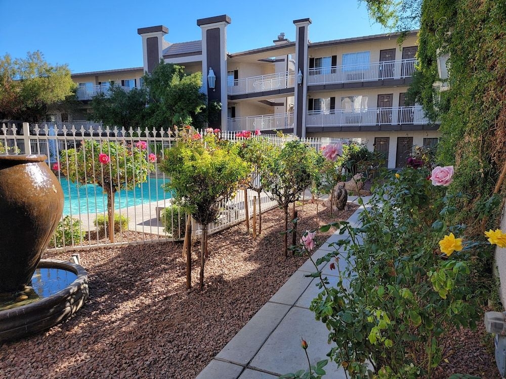 Manor Suites4