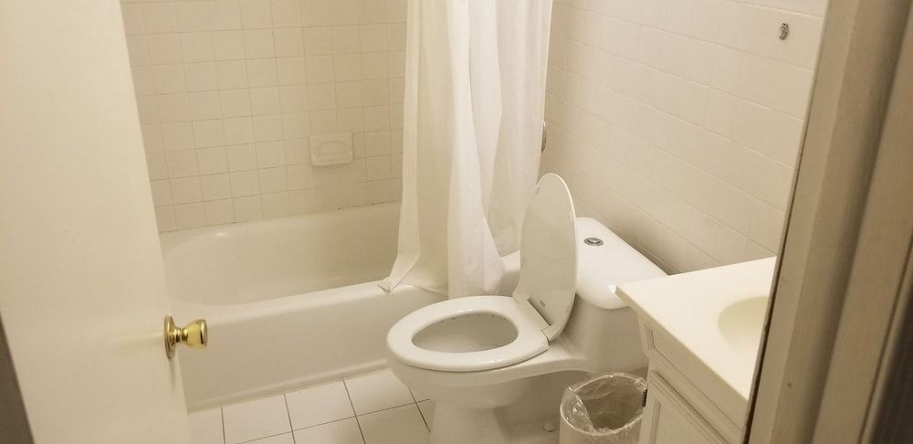 Tomac Motor Inn4