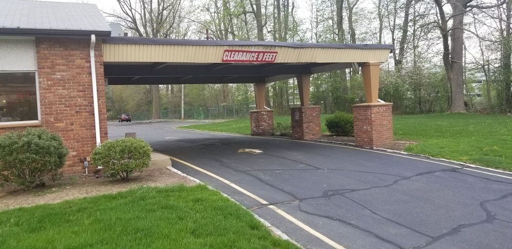 Tomac Motor Inn0