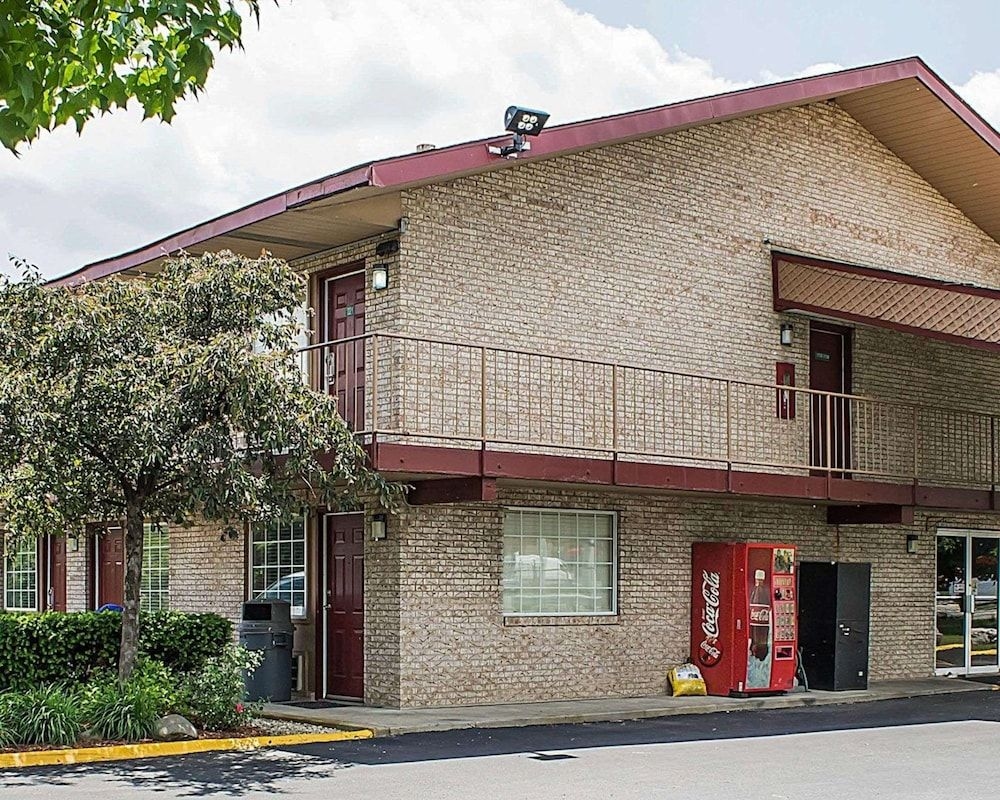 Econo Lodge Columbus3