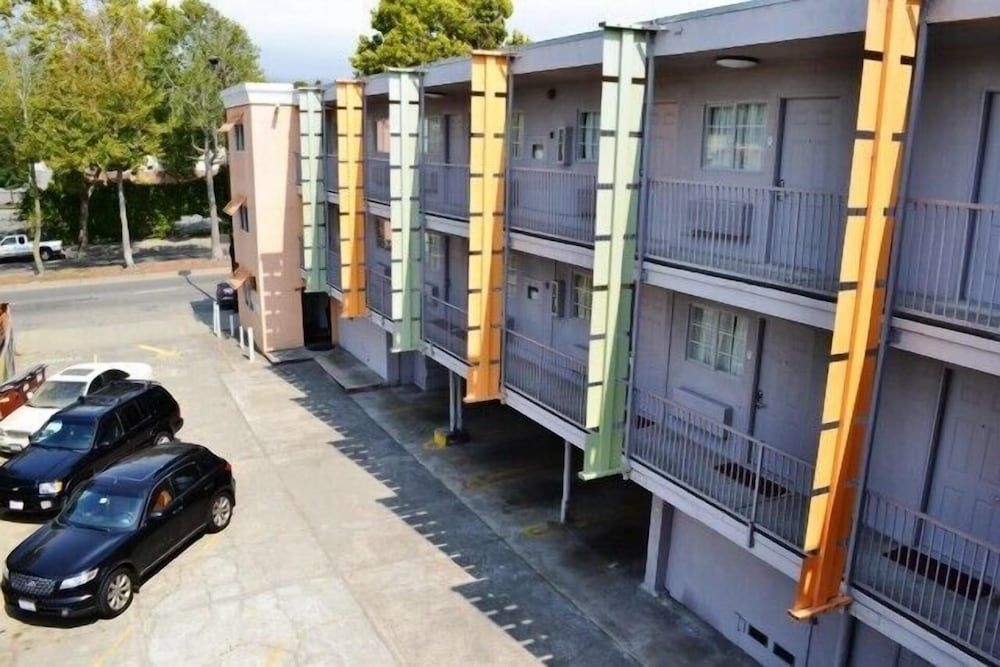 Berkeley Inn0