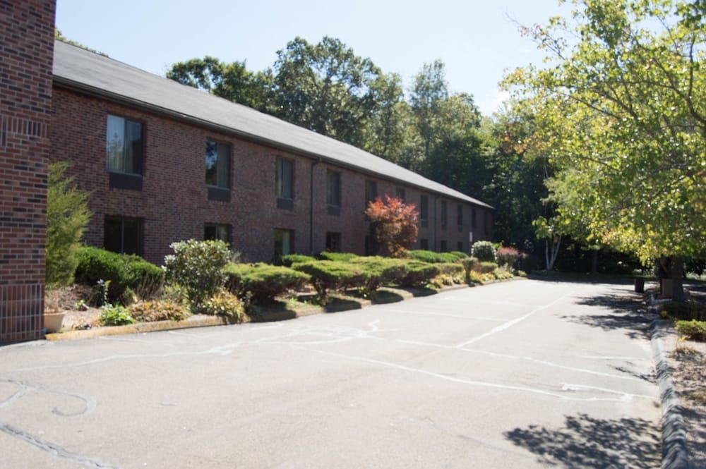 Hilltop Inn1