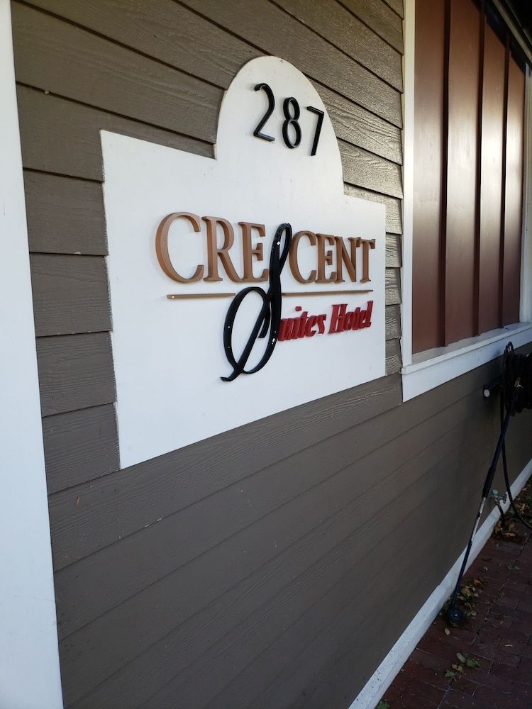 Crescent Suites Hotel4