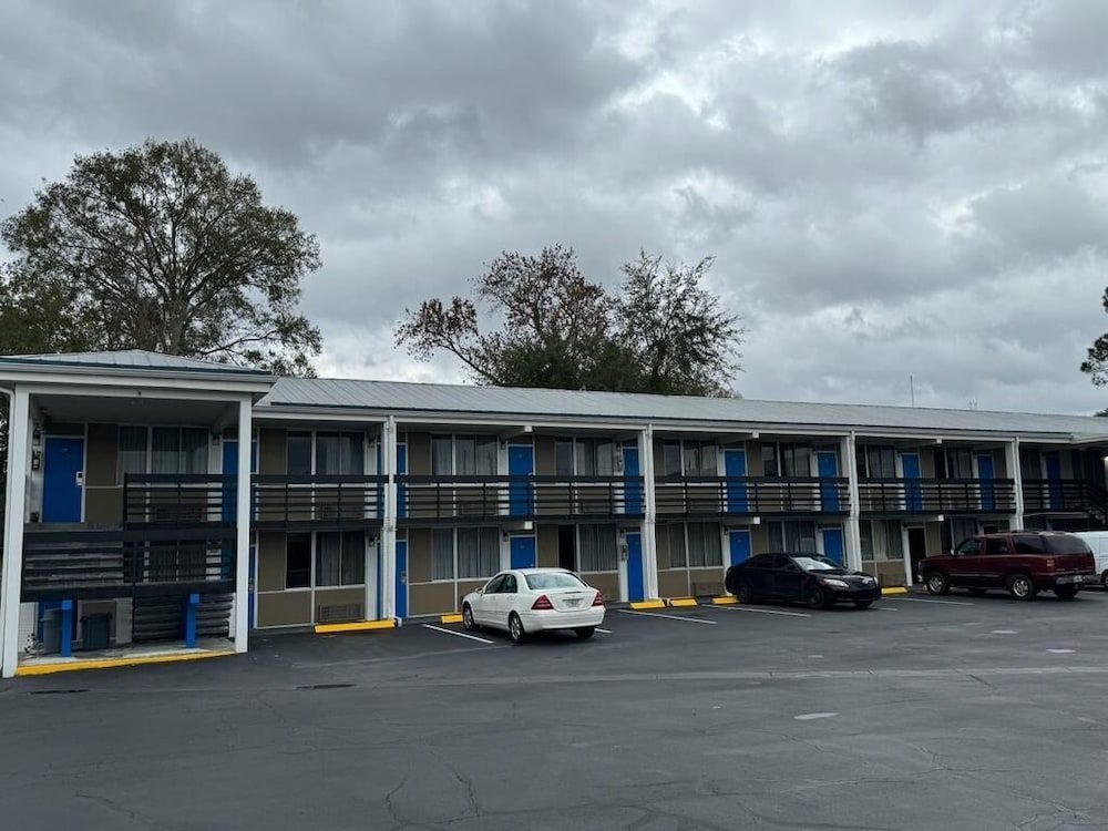 Gator Lodge3