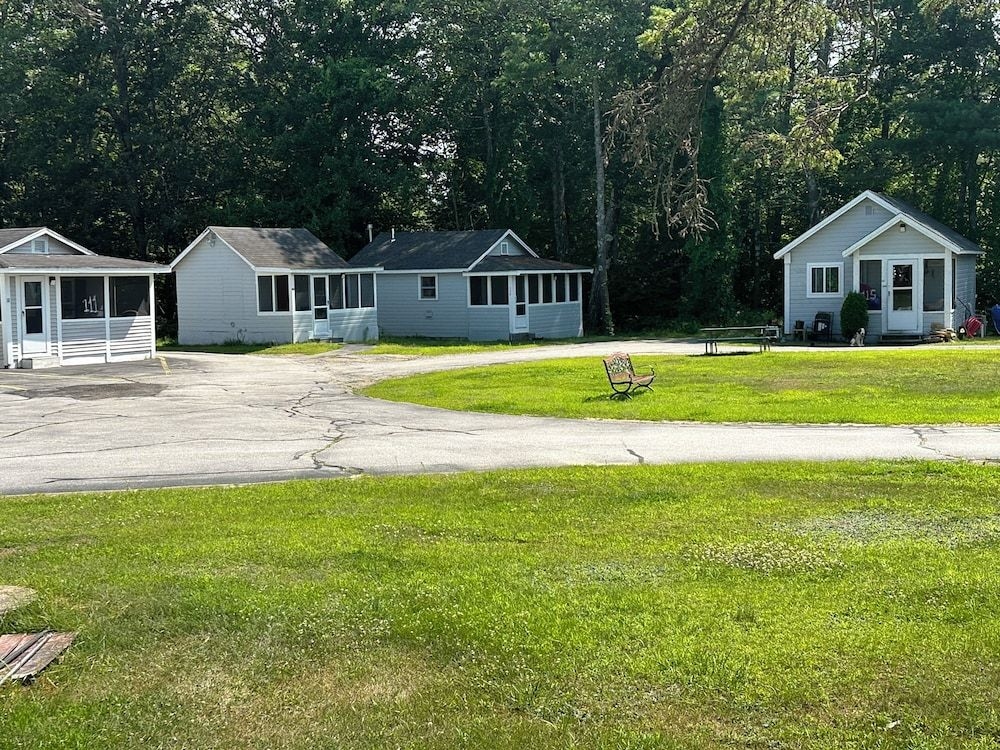 Pilgrim Inn & Cottages2