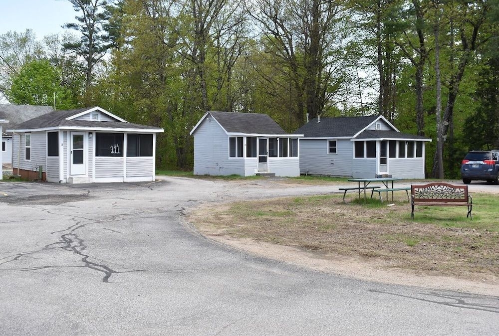 Pilgrim Inn & Cottages4