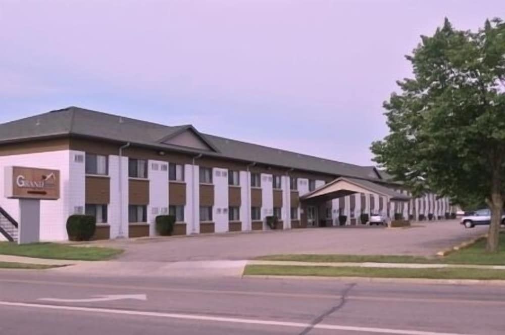 Grand Inn Fargo1