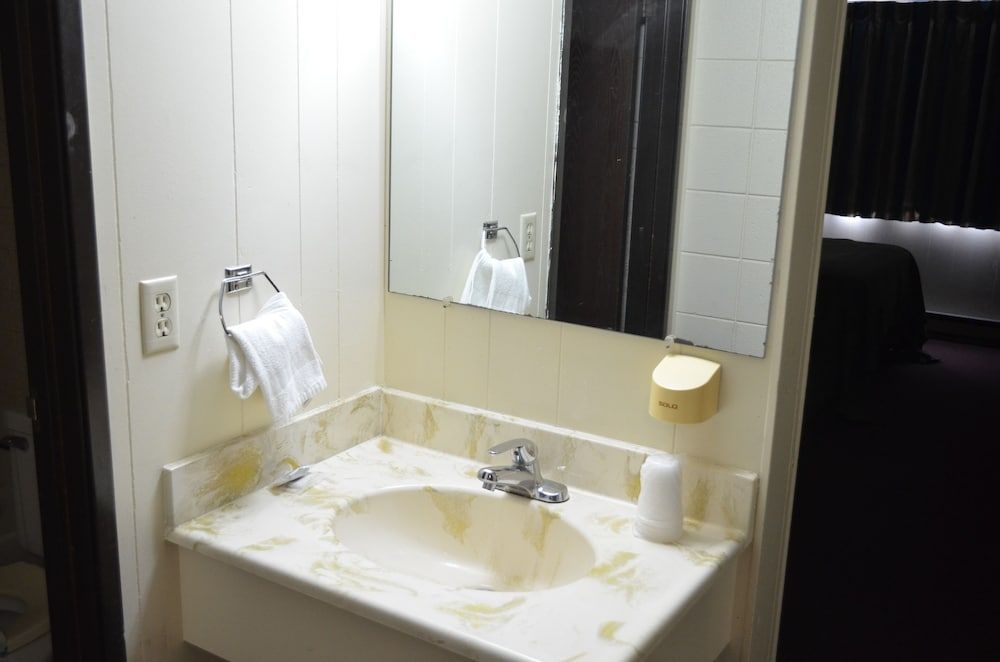 Grand Inn Fargo4