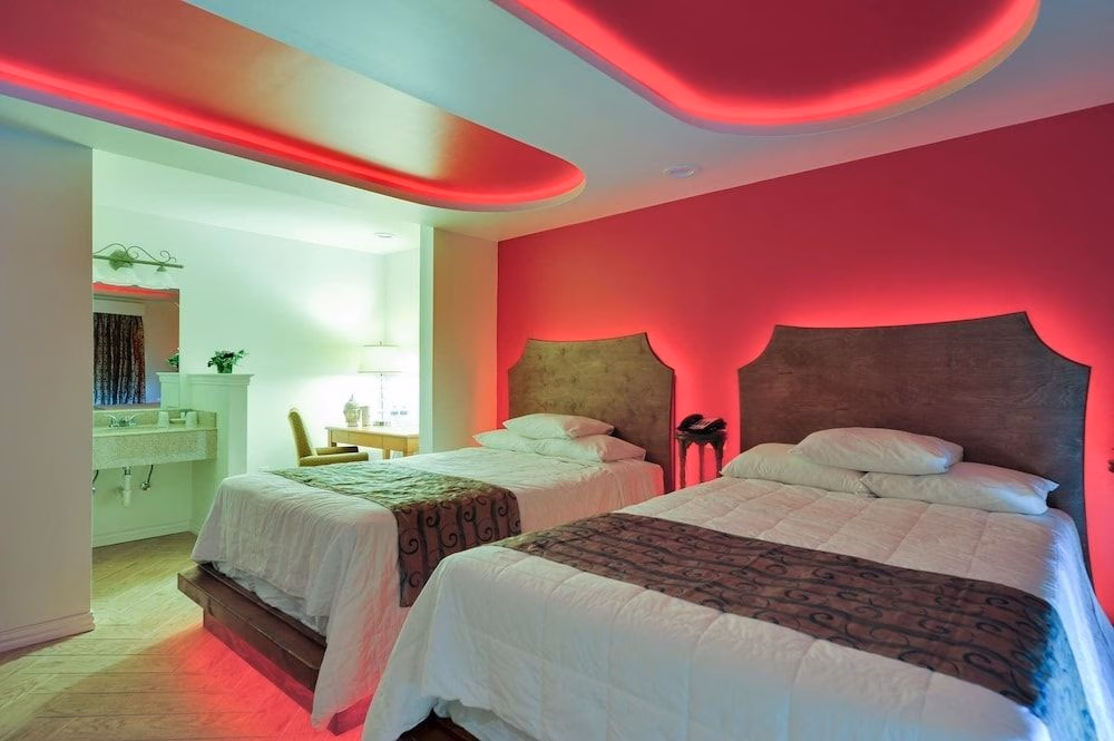 Romantic Inn & Suites4