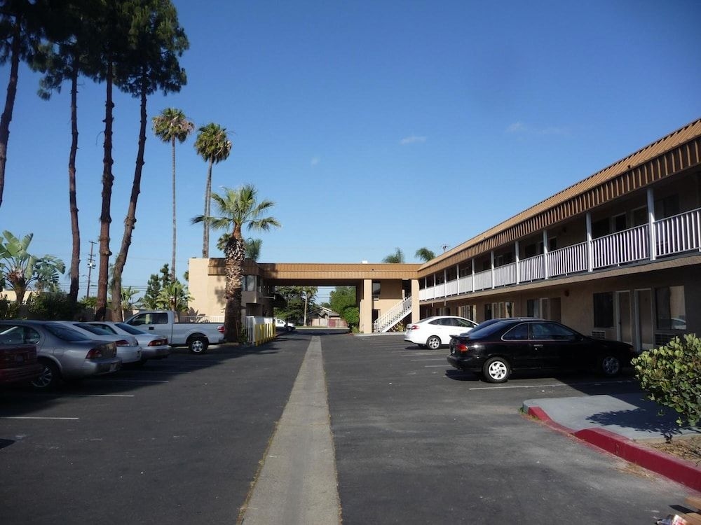 Rainbow Inn1