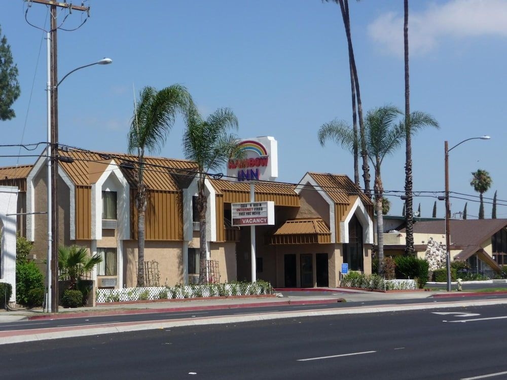 Rainbow Inn0