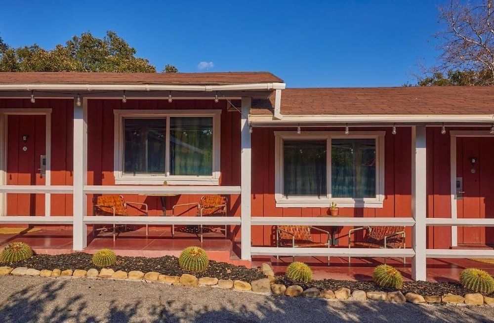 OJAI RANCHO INN1