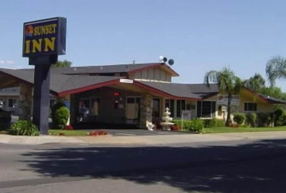 SUNSET INN1