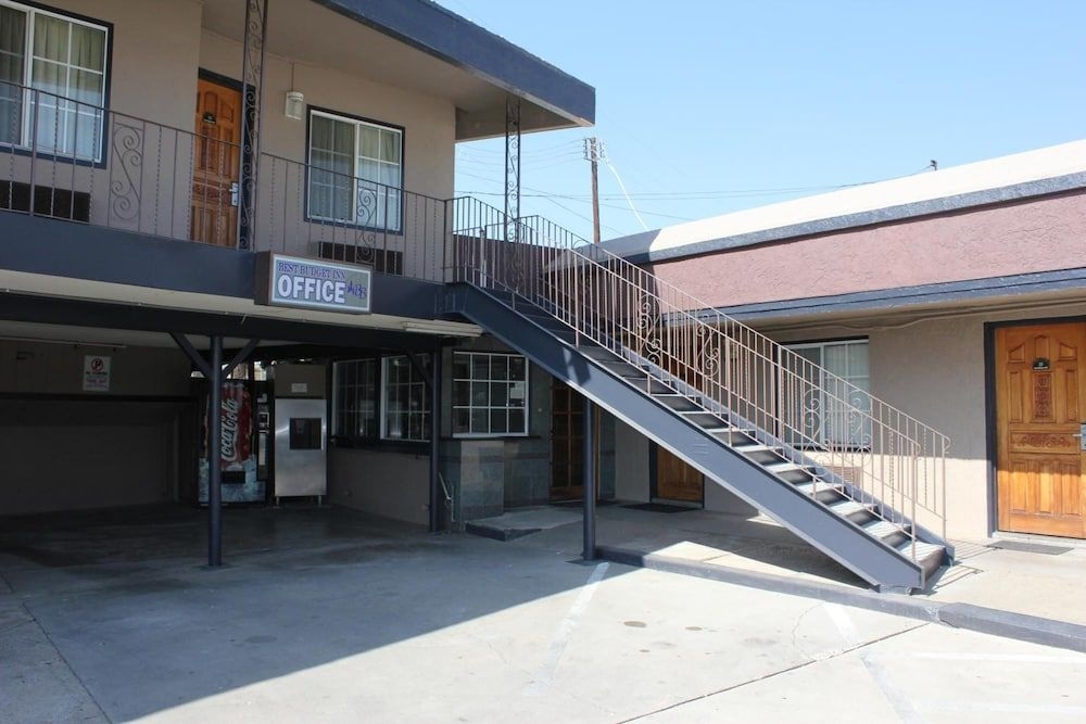 Best Budget Inn1