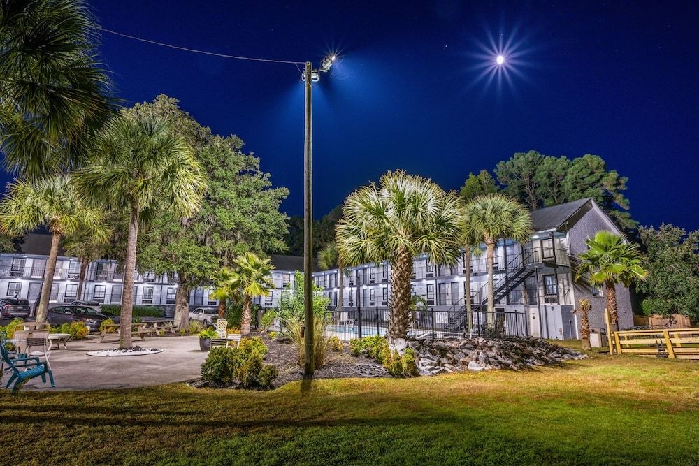 Creekside Lands Inn0