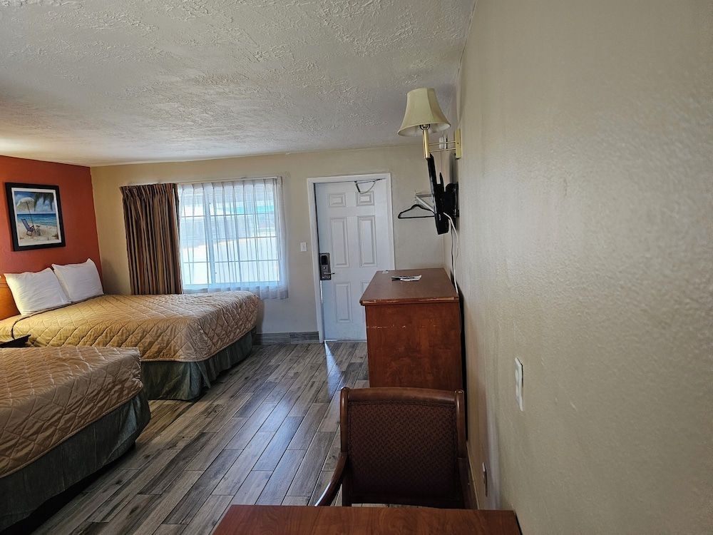 Three Oaks Motel2