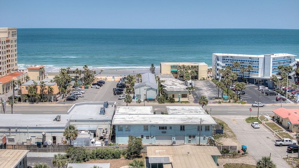 Daytona Shores Inn and Suites1