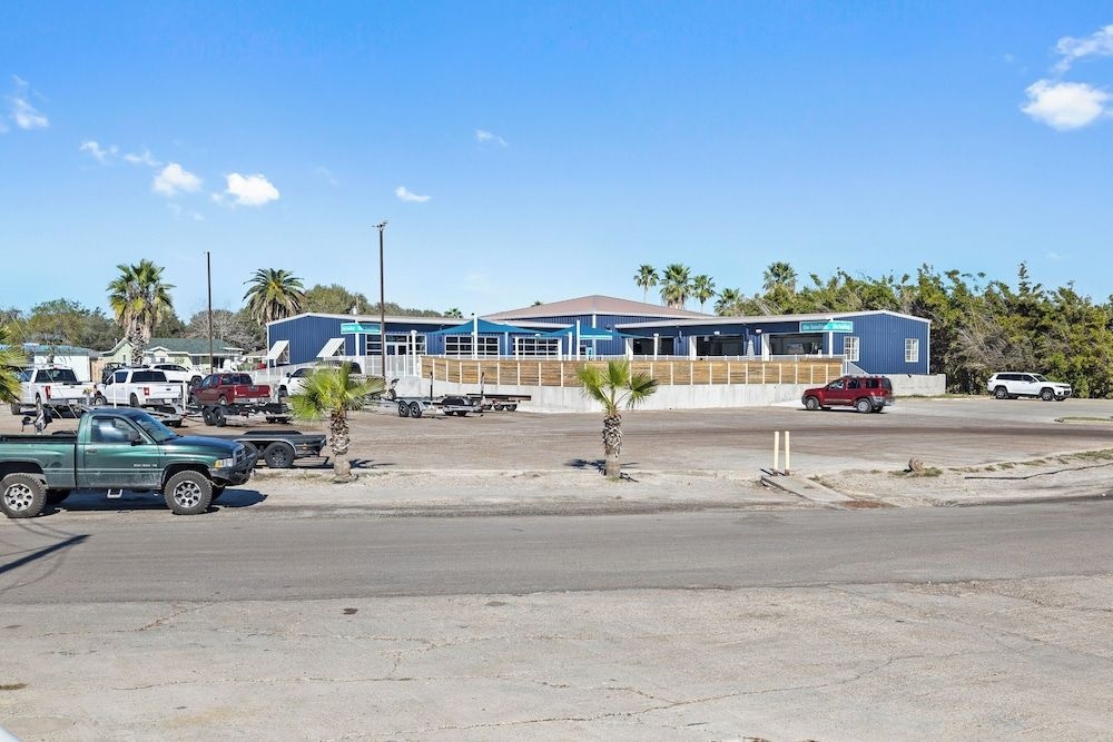 Bluff's Landing Marina and Lodge1