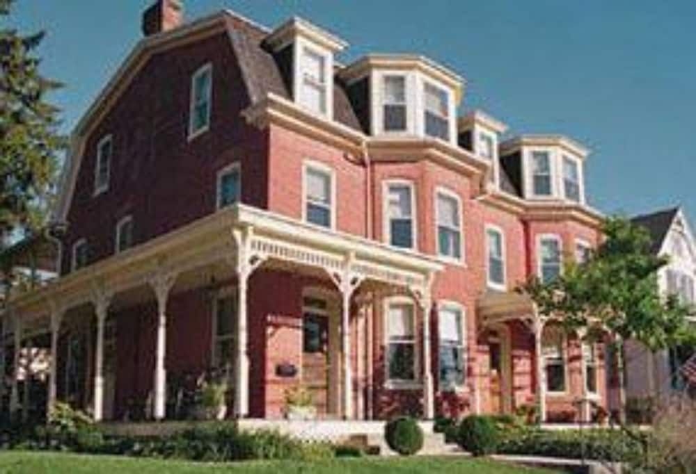 Brickhouse Inn1