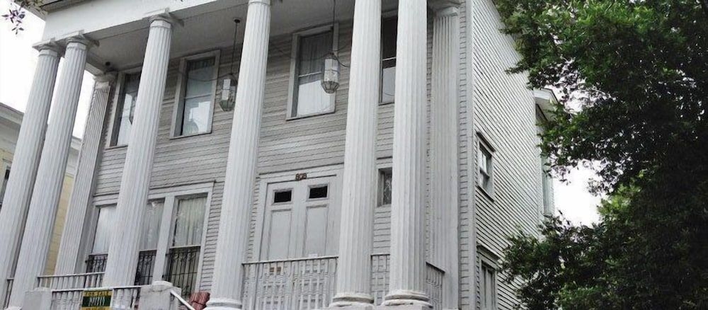 The Confederate House1