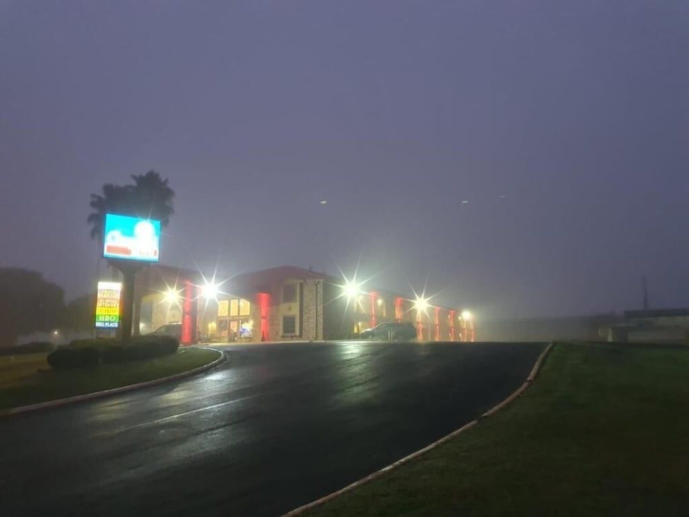 CHAPARRAL MOTEL4