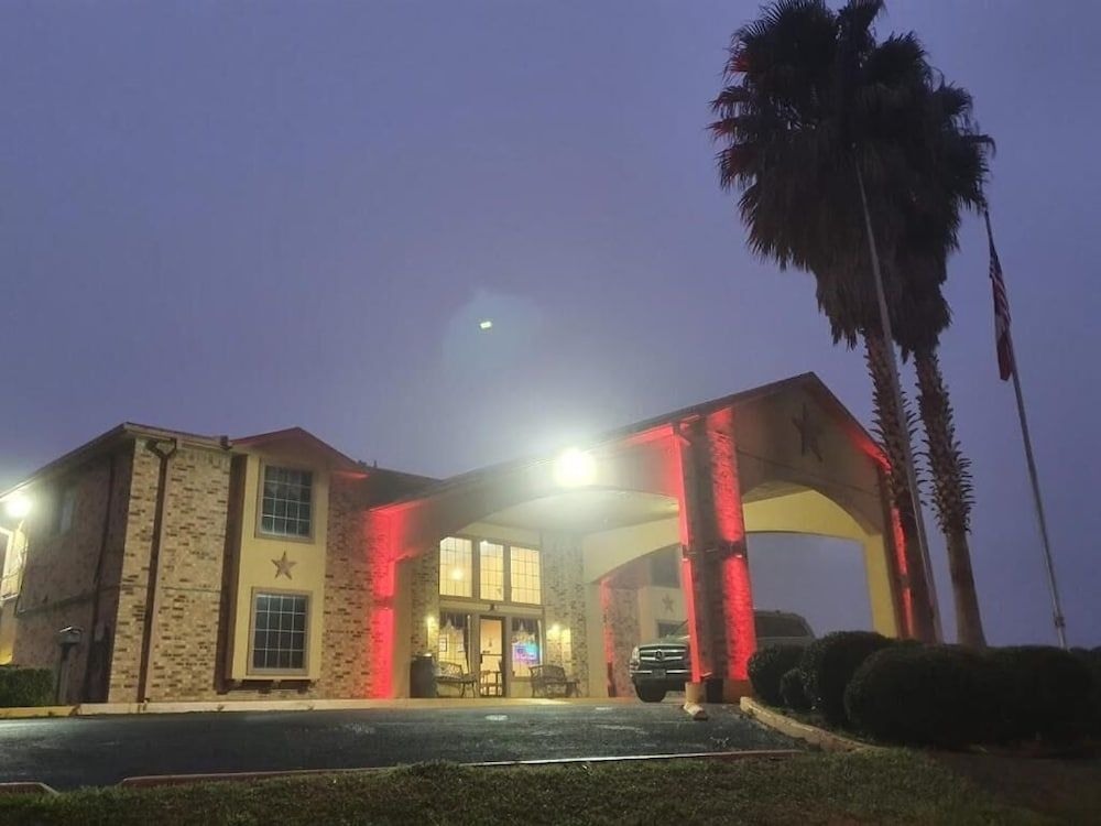 CHAPARRAL MOTEL3