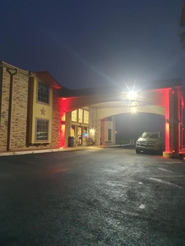 CHAPARRAL MOTEL2