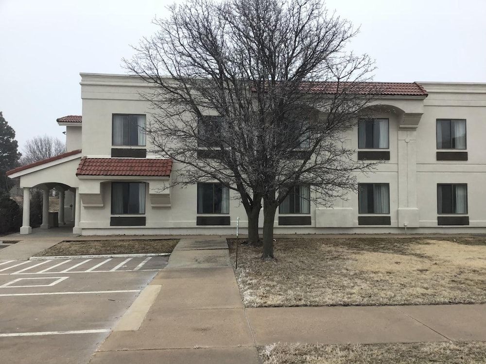 Motel 6 Pratt, KS0