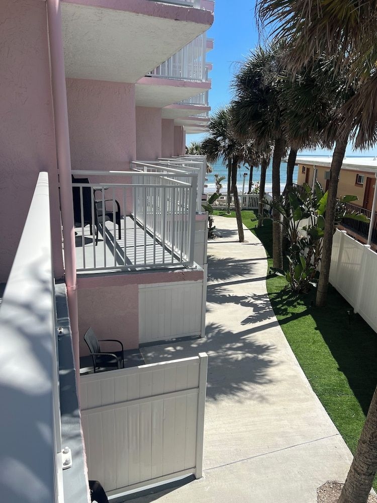 Flamingo Inn1