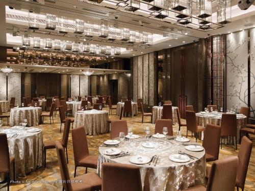 โรงแรมรอยัลพลาซ่า (Royal Plaza Hotel)1